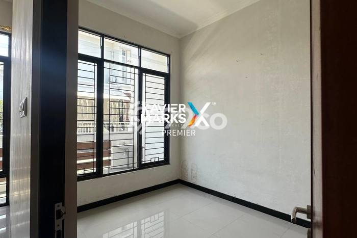 UNIT SPESIAL! Rumah di Blimbing, 2 KM, Dekat Fasilitas, Luas 70m2m² Bangunan 120m2m² UNIT SPESIAL! Rumah di Blimbing, 2 KM, Dekat Fasilitas, Luas 70m2m² Bangunan 120m2m²