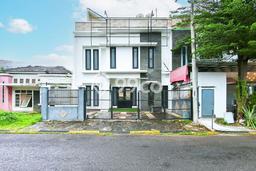 Rumah Luxury Modern Tanpa Renovasi di Cibubur Jakarta Timur Rumah Luxury Modern Tanpa Renovasi di Cibubur Jakarta Timur