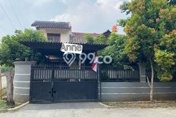 Rumah Strategis Modern Lb 250m2 di Pondok Aren, Tangerang Selatan Rumah Strategis Modern Lb 250m2 di Pondok Aren, Tangerang Selatan