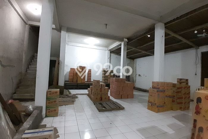Unit Ruko Disewakan di Mohammad Toha di Area Ramai & Strategis Unit Ruko Disewakan di Mohammad Toha di Area Ramai & Strategis