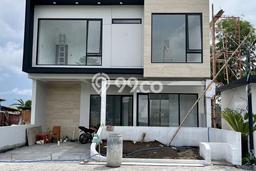Rumah Strategis Modern Lb 135m2 di Ngaglik, Sleman Rumah Strategis Modern Lb 135m2 di Ngaglik, Sleman