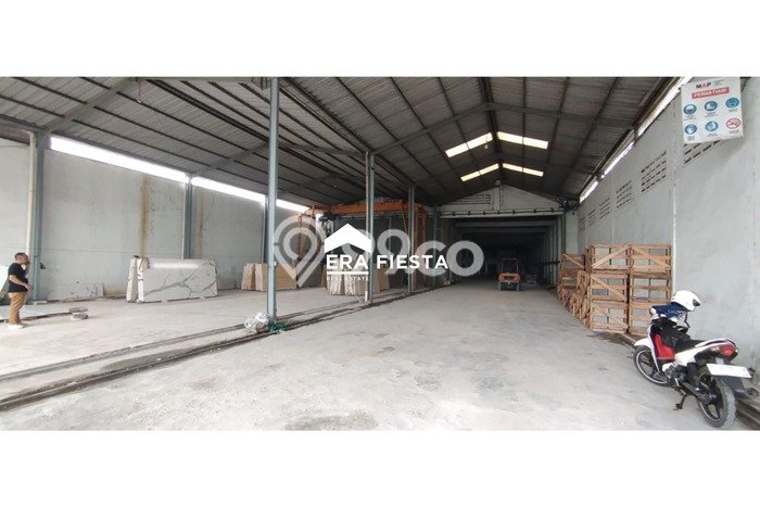 Gudang untuk Disewa di Pusat Tangerang Luas Bangunan 2500m2 Gudang untuk Disewa di Pusat Tangerang Luas Bangunan 2500m2