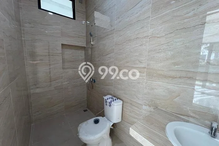 Jual Rumah Eksklusif 3 KT di Villa Meruya, Jakarta Barat Jual Rumah Eksklusif 3 KT di Villa Meruya, Jakarta Barat