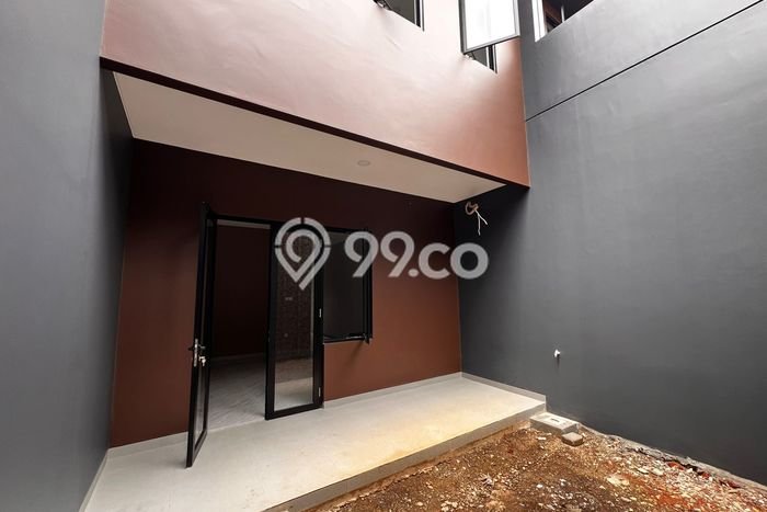 Rumah Mewah LB 140m2 Siap Huni Desain Elegan di Villa Meruya, Jakarta Barat Rumah Mewah LB 140m2 Siap Huni Desain Elegan di Villa Meruya, Jakarta Barat