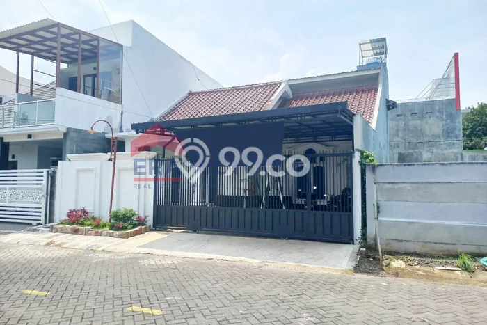 Dijual Cepat Rumah Bagus Siap Huni LB 130m2 di Pakis, Malang Dijual Cepat Rumah Bagus Siap Huni LB 130m2 di Pakis, Malang