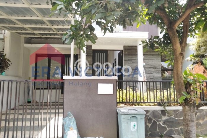 Disewakan! Rumah 2 Kamar Tidur &
1 Kamar Mandi di Malang Kota, Malang Disewakan! Rumah 2 Kamar Tidur &
1 Kamar Mandi di Malang Kota, Malang