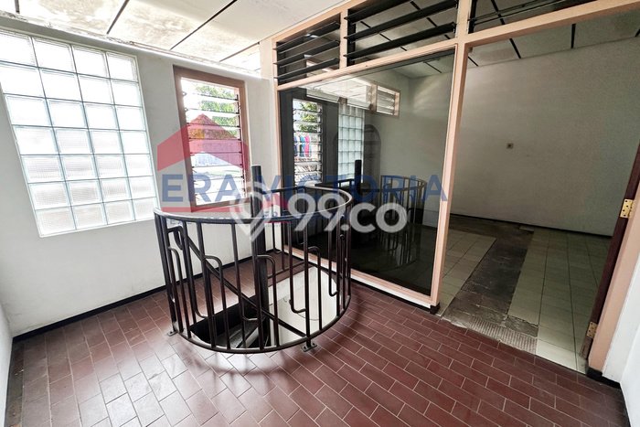 Rumah Mewah LB 200m2 Siap Huni Desain Elegan di Malang Kota, Malang Rumah Mewah LB 200m2 Siap Huni Desain Elegan di Malang Kota, Malang