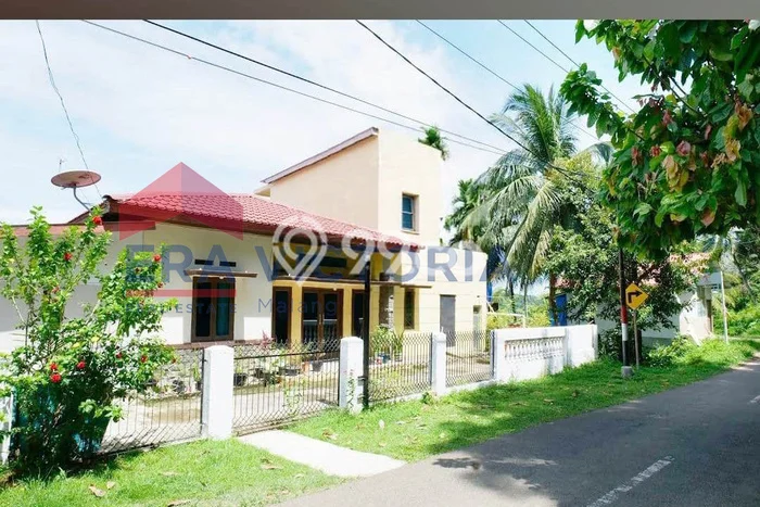 For Sale Rumah 4 Kamar Lokasi Ideal Nyaman dan Strategis di Padang Selatan For Sale Rumah 4 Kamar Lokasi Ideal Nyaman dan Strategis di Padang Selatan