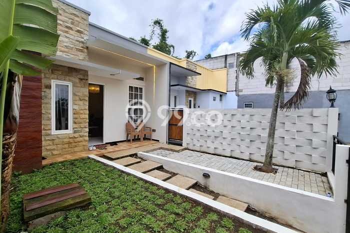 Rumah Elit Modern Tanpa Renovasi di Batu Malang Rumah Elit Modern Tanpa Renovasi di Batu Malang