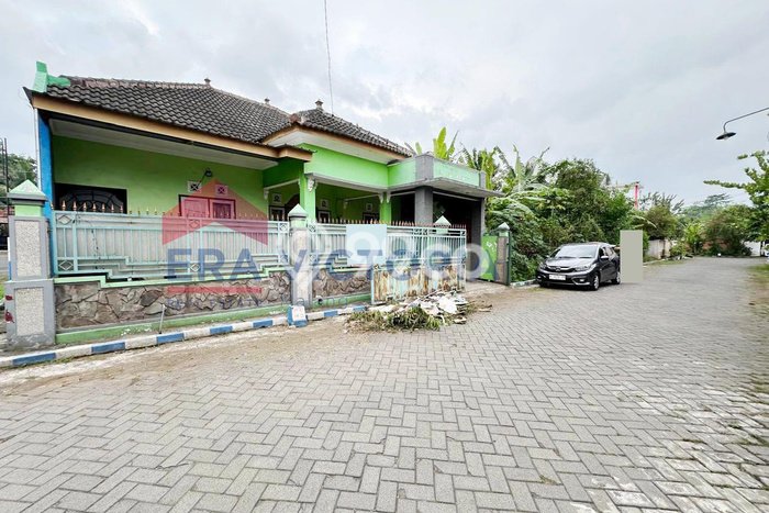 Rumah Mewah Dijual LT 216m2 di Pakis, Malang Rumah Mewah Dijual LT 216m2 di Pakis, Malang