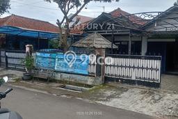 Lokasi strategis! Rumah siap pakai disewakan di Jombang LB 325m2 Lokasi strategis! Rumah siap pakai disewakan di Jombang LB 325m2