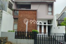 Rumah Elit Modern Tanpa Renovasi di Cipulir Jakarta Selatan Rumah Elit Modern Tanpa Renovasi di Cipulir Jakarta Selatan