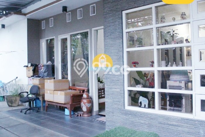 Rumah Mewah LB 180m2 Siap Huni Desain Elegan di Plombokan, Semarang Rumah Mewah LB 180m2 Siap Huni Desain Elegan di Plombokan, Semarang