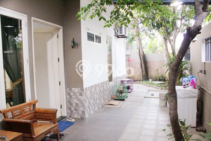 Rumah Mewah LB 180m2 Siap Huni Desain Elegan di Plombokan, Semarang Rumah Mewah LB 180m2 Siap Huni Desain Elegan di Plombokan, Semarang