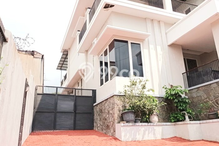 Disewakan Segera Rumah Kondisi Baik di Area Banyumanik, Semarang Disewakan Segera Rumah Kondisi Baik di Area Banyumanik, Semarang