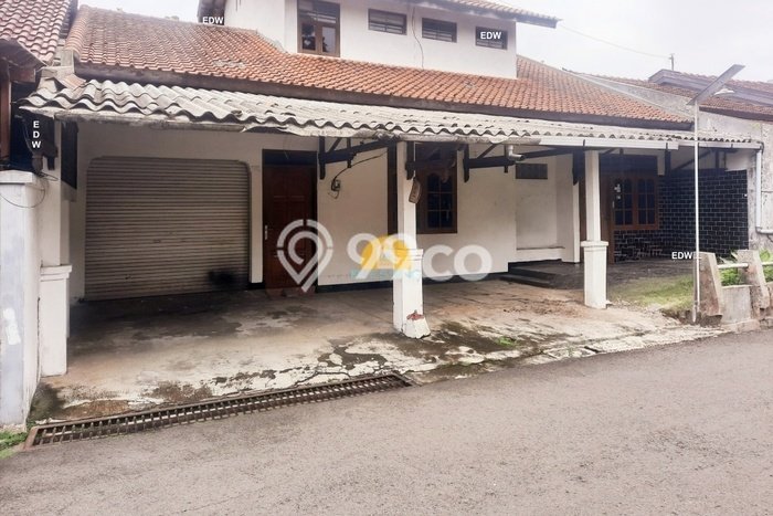 Rumah Cantik Siap Huni Di Banyumanik Luas 250m2 Aman Rumah Cantik Siap Huni Di Banyumanik Luas 250m2 Aman