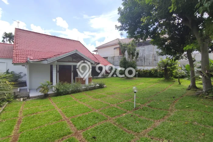 Sewa Rumah Strategis LT 1600m2 / LB 750m2 di Kemang, Jakarta Selatan Sewa Rumah Strategis LT 1600m2 / LB 750m2 di Kemang, Jakarta Selatan