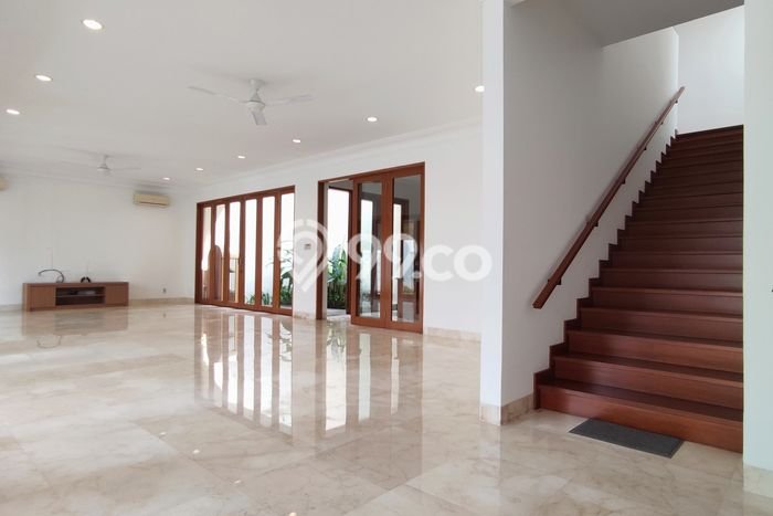 UNIT LANGKA! Rumah di Cilandak, 4 KM, Pemandangan Kota, Luas 410m² LB 430m² UNIT LANGKA! Rumah di Cilandak, 4 KM, Pemandangan Kota, Luas 410m² LB 430m²