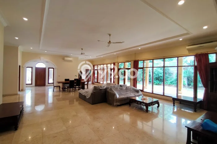 Hunian Ideal dengan LT 960m2 & LB 400m2 Disewakan di Jeruk Purut Hunian Ideal dengan LT 960m2 & LB 400m2 Disewakan di Jeruk Purut