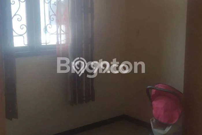 Rumah Modern Cantik 5 Kamar Siap Huni di Dukuh Pakis Rumah Modern Cantik 5 Kamar Siap Huni di Dukuh Pakis