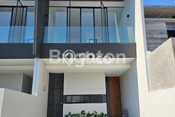 Rumah Luas Asri 4 KT Siap Pakai di Jemursari Surabaya Rumah Luas Asri 4 KT Siap Pakai di Jemursari Surabaya