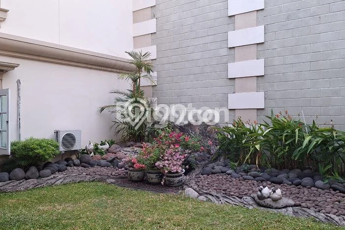 Dijual Rumah Luas Elegan Dengan View Eksklusif di Pakis, Surabaya Dijual Rumah Luas Elegan Dengan View Eksklusif di Pakis, Surabaya