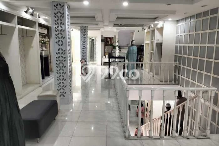 AREA KOMERSIAL! Kantor Kawasan Sambikerep, Luas 326m2m², Posisi Strategis AREA KOMERSIAL! Kantor Kawasan Sambikerep, Luas 326m2m², Posisi Strategis