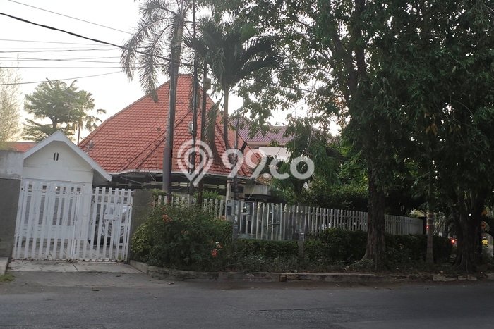 Rumah Luxury Modern Tanpa Renovasi di Dr Sutomo Surabaya Rumah Luxury Modern Tanpa Renovasi di Dr Sutomo Surabaya