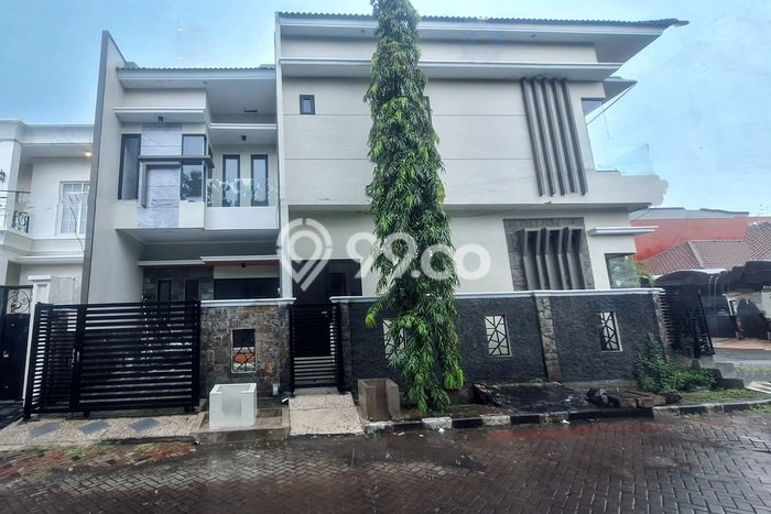 For Sale Hunian Rumah Terawat 3 Kamar di Mulyosari, Surabaya For Sale Hunian Rumah Terawat 3 Kamar di Mulyosari, Surabaya