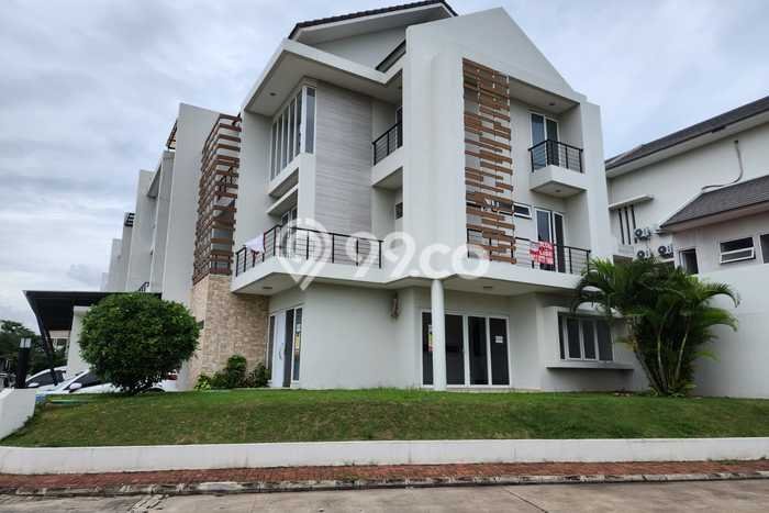 Rumah Elit Modern Tanpa Renovasi di Taman Grisenda Jakarta Utara Rumah Elit Modern Tanpa Renovasi di Taman Grisenda Jakarta Utara