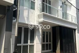 Dijual Rumah Premium dengan Fasilitas Sekitar Lengkap di Kebon Jeruk, Jakarta Barat Dijual Rumah Premium dengan Fasilitas Sekitar Lengkap di Kebon Jeruk, Jakarta Barat