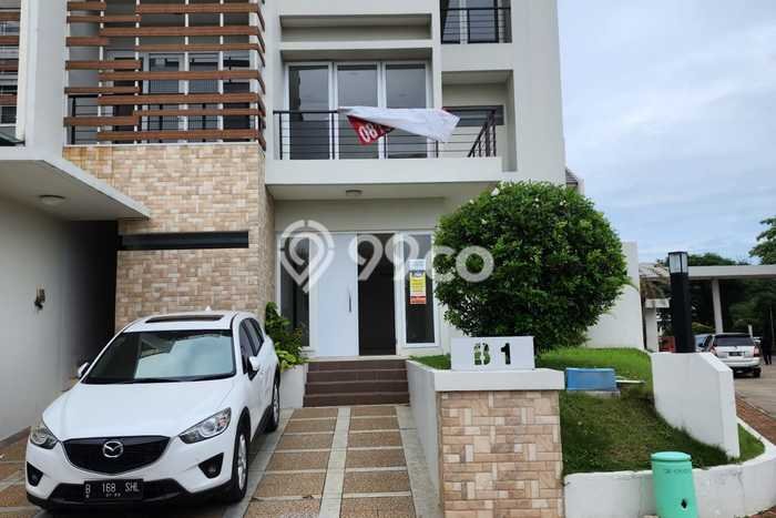 Rumah Elit Modern Tanpa Renovasi di Taman Grisenda Jakarta Utara Rumah Elit Modern Tanpa Renovasi di Taman Grisenda Jakarta Utara