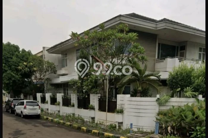 Rumah di Intercon, Dekat Fasilitas, 4 KT, Luas 446m² Bangunan 600m² Rumah di Intercon, Dekat Fasilitas, 4 KT, Luas 446m² Bangunan 600m²