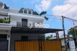 For Sale Hunian Rumah Terawat 4 Kamar di Villa Melati Mas, Tangerang Selatan For Sale Hunian Rumah Terawat 4 Kamar di Villa Melati Mas, Tangerang Selatan