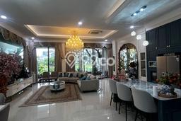Jual Rumah Luas Elegan Dengan View Eksklusif di Green Lake City, Jakarta Barat Jual Rumah Luas Elegan Dengan View Eksklusif di Green Lake City, Jakarta Barat