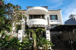 Jual Rumah Mewah Elegan Dengan View Cantik di Taman Meruya, Jakarta Barat Jual Rumah Mewah Elegan Dengan View Cantik di Taman Meruya, Jakarta Barat