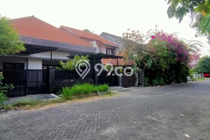 Rumah Luxury Modern Tanpa Renovasi di Nginden Surabaya Rumah Luxury Modern Tanpa Renovasi di Nginden Surabaya