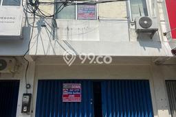 AREA KOMERSIAL! Ruko Disewakan Kawasan , Luas 210m2m², Area Strategis, Ready Usaha AREA KOMERSIAL! Ruko Disewakan Kawasan , Luas 210m2m², Area Strategis, Ready Usaha