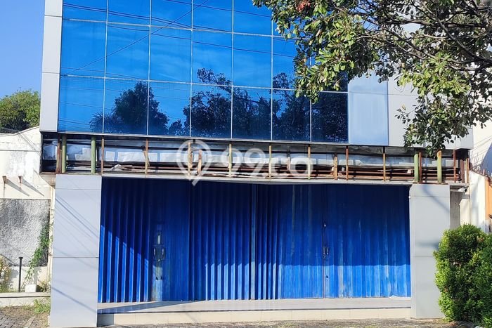Rumah di Kendal, 3 KT, Dekat Rumah Sakit, LT 817m² Bangunan 350m² Rumah di Kendal, 3 KT, Dekat Rumah Sakit, LT 817m² Bangunan 350m²