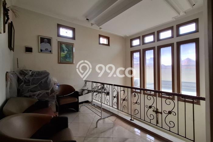 Rumah Lokasi Strategis area Tanah Mas, Semarang, Luas 120m² LB 140m² Rumah Lokasi Strategis area Tanah Mas, Semarang, Luas 120m² LB 140m²