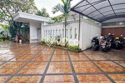 Rumah Luxury Modern Tanpa Renovasi di Kemang Jakarta Selatan Rumah Luxury Modern Tanpa Renovasi di Kemang Jakarta Selatan