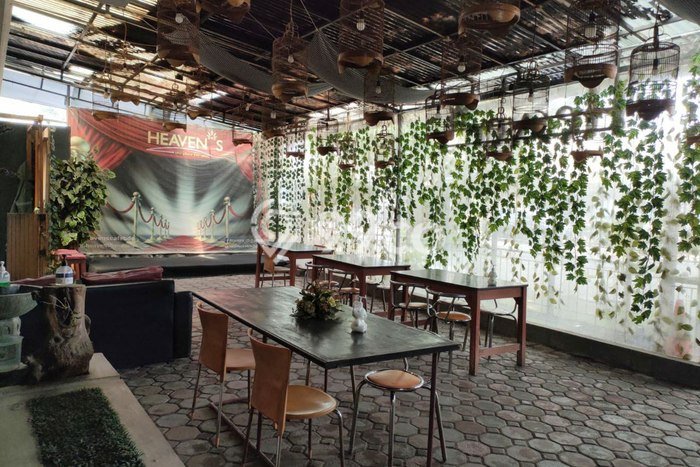 Rumah Mewah LB 417m2 Siap Pakai Desain Elegan di Burangrang, Bandung Rumah Mewah LB 417m2 Siap Pakai Desain Elegan di Burangrang, Bandung