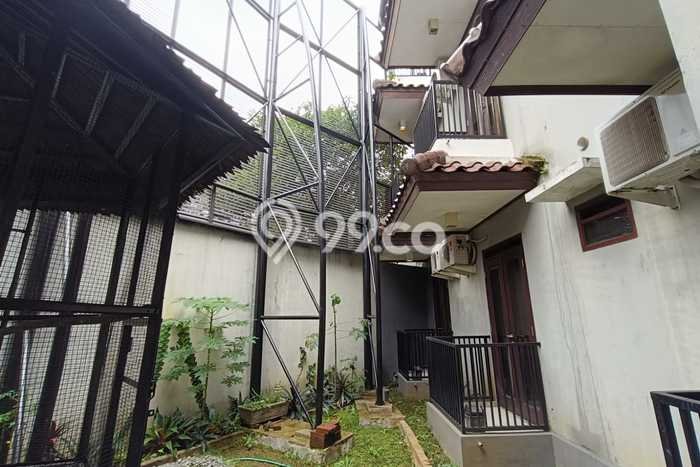 Rumah Mewah LB 1050m2 Siap Huni Desain Elegan di Sayap Dago, Bandung Rumah Mewah LB 1050m2 Siap Huni Desain Elegan di Sayap Dago, Bandung