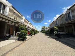 Jual Rumah Strategis Bagus Punya 3 KT di Grand Wisata Bekasi - Jual Rumah Strategis Bagus Punya 3 KT di Grand Wisata Bekasi -