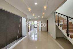For Sale! Luxury House LT 126m2 Desain Elegan di Setra Duta For Sale! Luxury House LT 126m2 Desain Elegan di Setra Duta