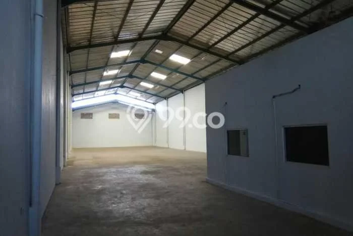 Gudang Disewa di Tangerang dengan LB 600m2 Area Komersial Ramai Gudang Disewa di Tangerang dengan LB 600m2 Area Komersial Ramai