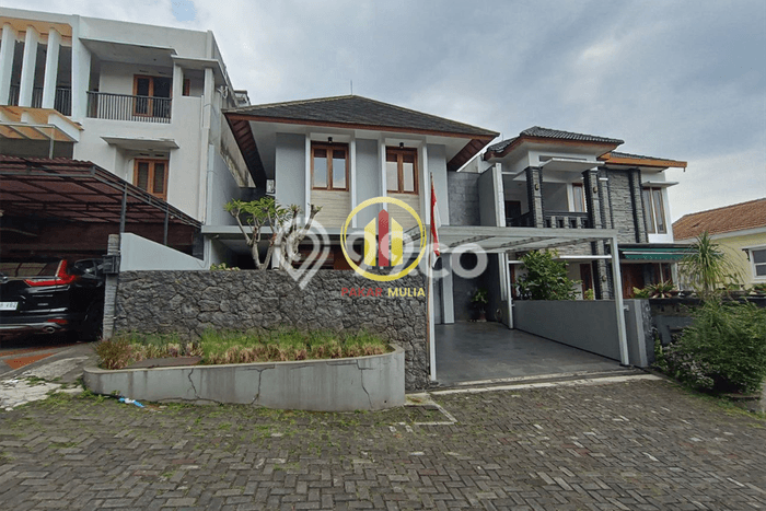 Ready to Use! Luxury House LT 300m2 Desain Modern di Dago Ready to Use! Luxury House LT 300m2 Desain Modern di Dago