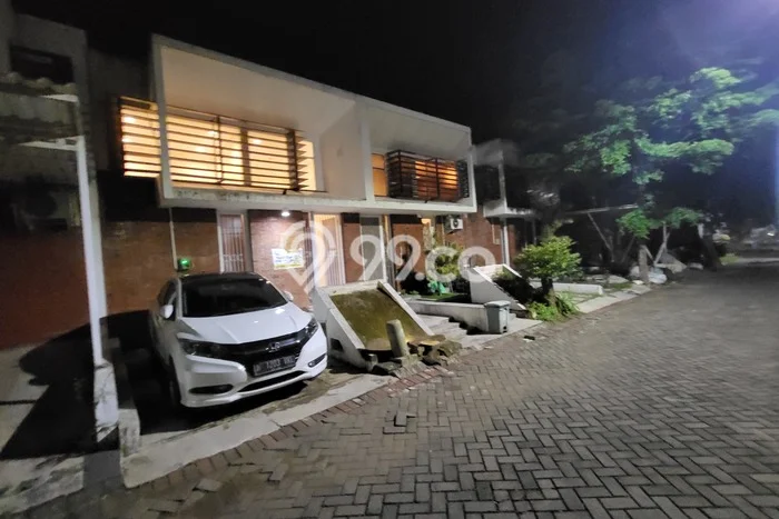 Disewakan! Rumah 2 Kamar Tidur &
1 Kamar Mandi di Malang Kota, Malang Disewakan! Rumah 2 Kamar Tidur &
1 Kamar Mandi di Malang Kota, Malang