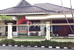 Rumah Elit LB 220m2 Siap Pakai Desain Elegan di Tidar, Malang Rumah Elit LB 220m2 Siap Pakai Desain Elegan di Tidar, Malang