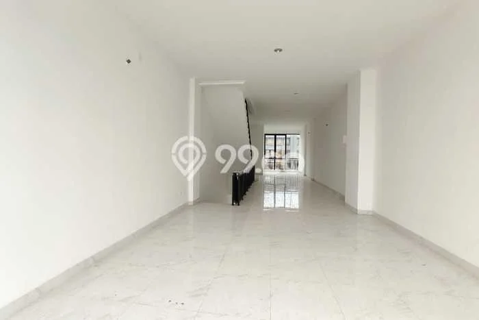 Ruko Disewa di Jakarta Utara dengan LB 300m2 Area Komersial Ramai Ruko Disewa di Jakarta Utara dengan LB 300m2 Area Komersial Ramai